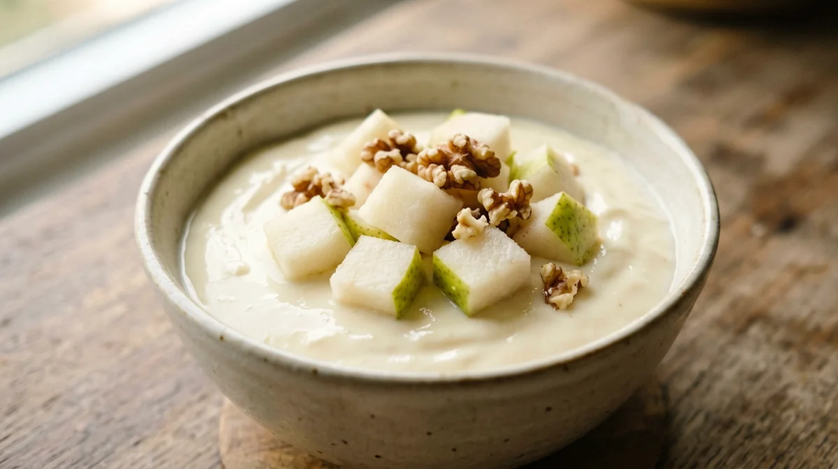 Yogurt di soia con pera e noci