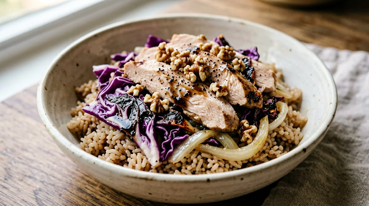 Turkey strips with radicchio and walnuts and brown rice