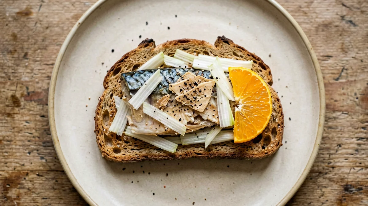 Bruschetta con sgombro, finocchio e arancia